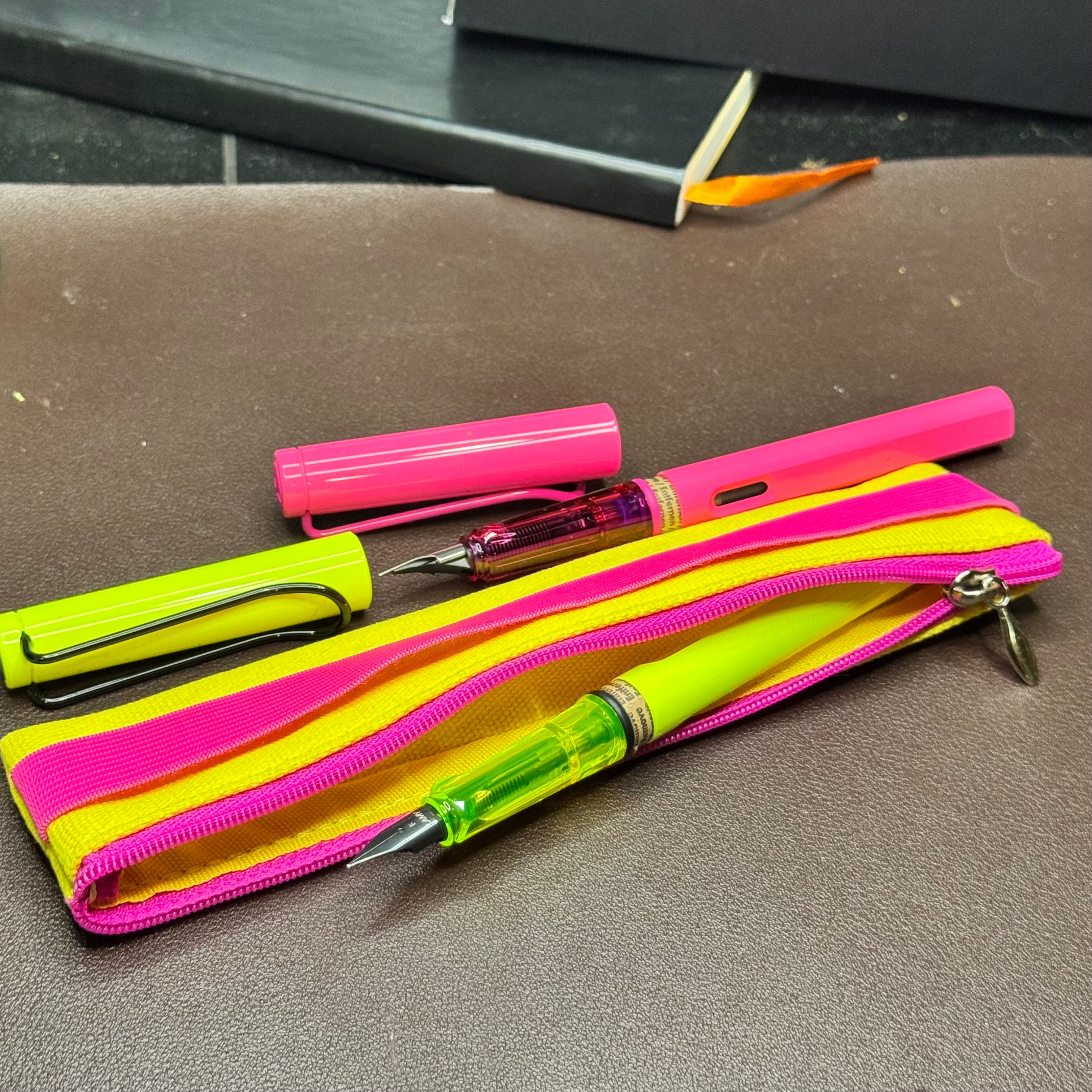 Lamy Safari Fountain Pen - Neon Pink (Special Edition) - Pen Boutique Ltd