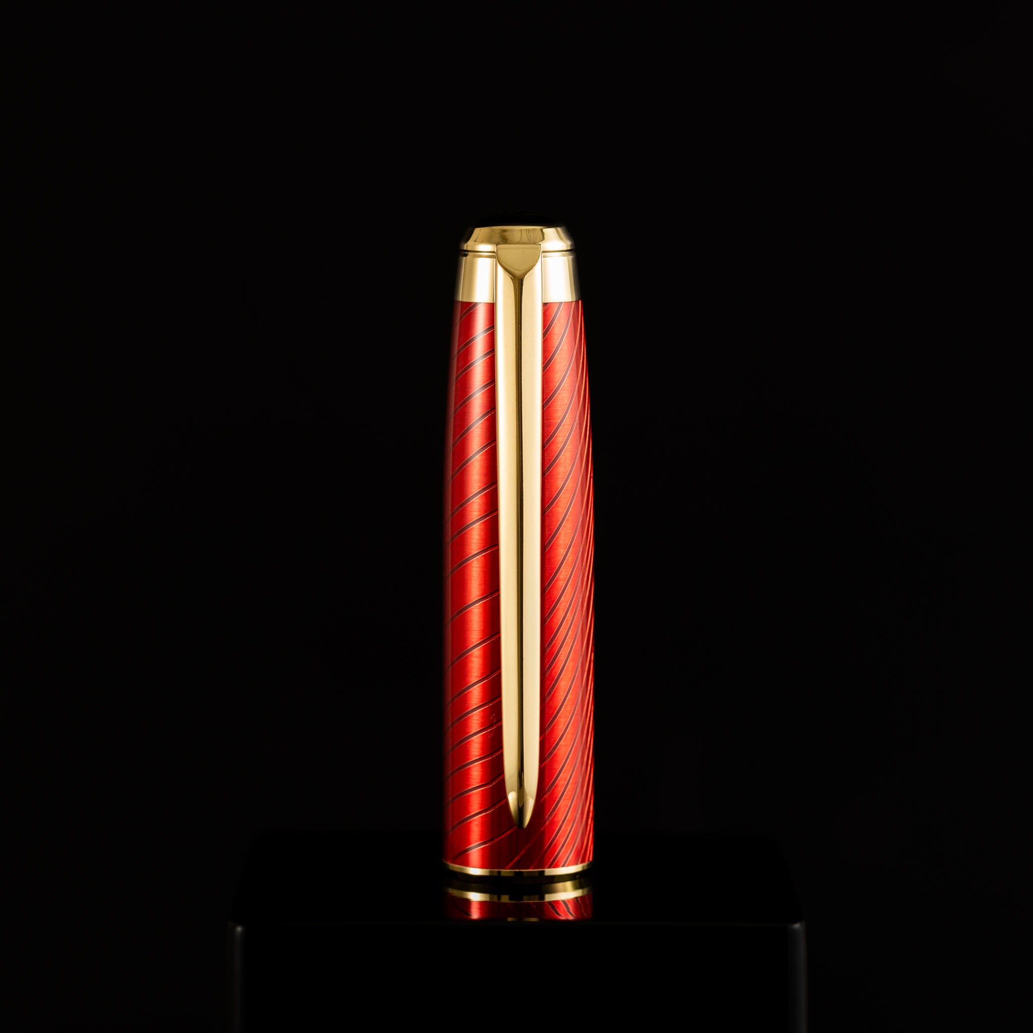 S T Dupont Line D Fountain Pen - Eternity - Mane Guilloche Red - Gold Trim (Large) - Pen Boutique Ltd