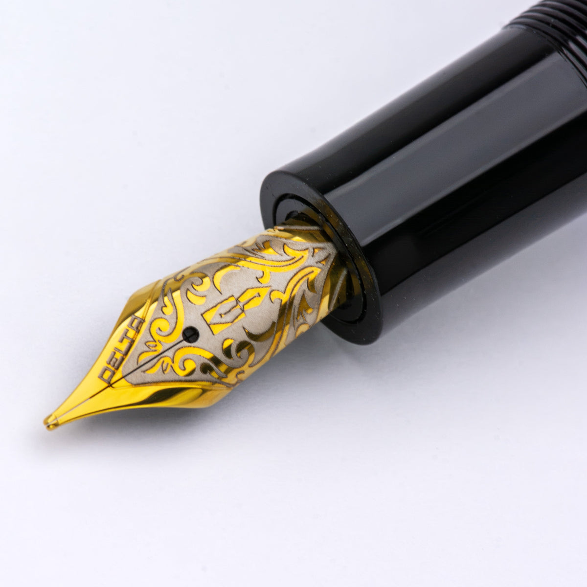Delta Limited Edition Fountain Pen - Four Rings Crimson Night - Yellow Gold Trim - Steel Nib