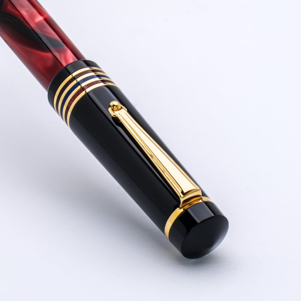 Delta Limited Edition Fountain Pen - Four Rings Crimson Night - Yellow Gold Trim - Steel Nib