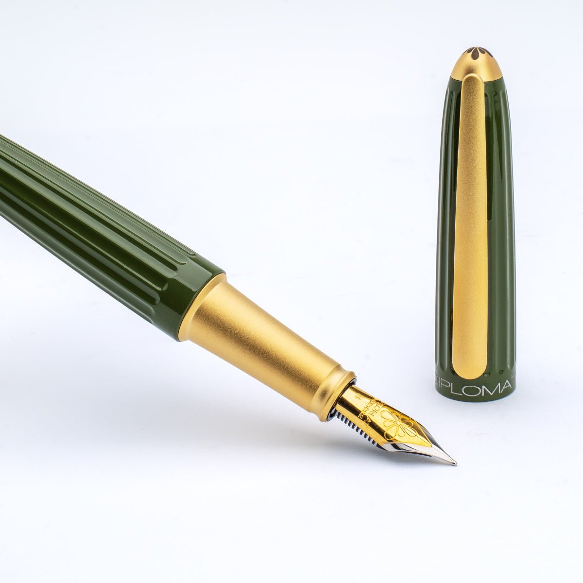 Diplomat Aero Fountain Pen - Olive Drab (Pen Boutique Exclusive) - Pen Boutique Ltd