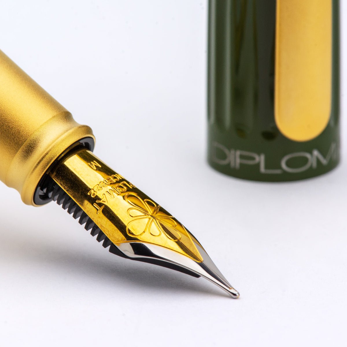 Diplomat Aero Fountain Pen - Olive Drab (Pen Boutique Exclusive) - Pen Boutique Ltd