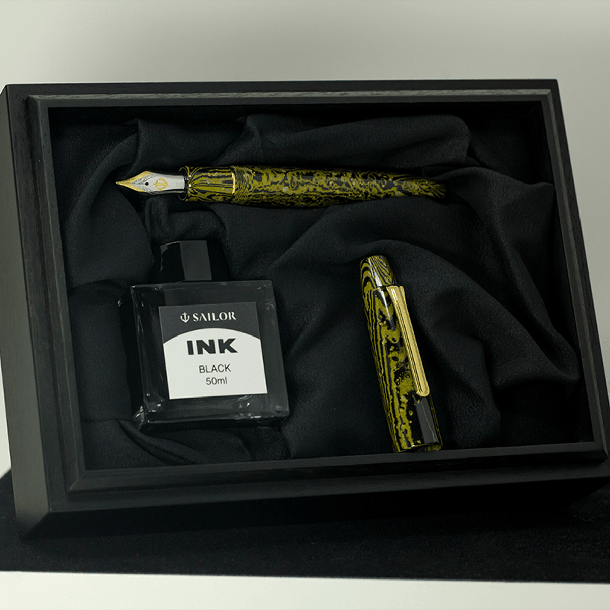 Sailor 1911 Fountain Pen - King of Pen - Mouko - Naginata Togi Nib - 21k Gold - Pen Boutique Ltd