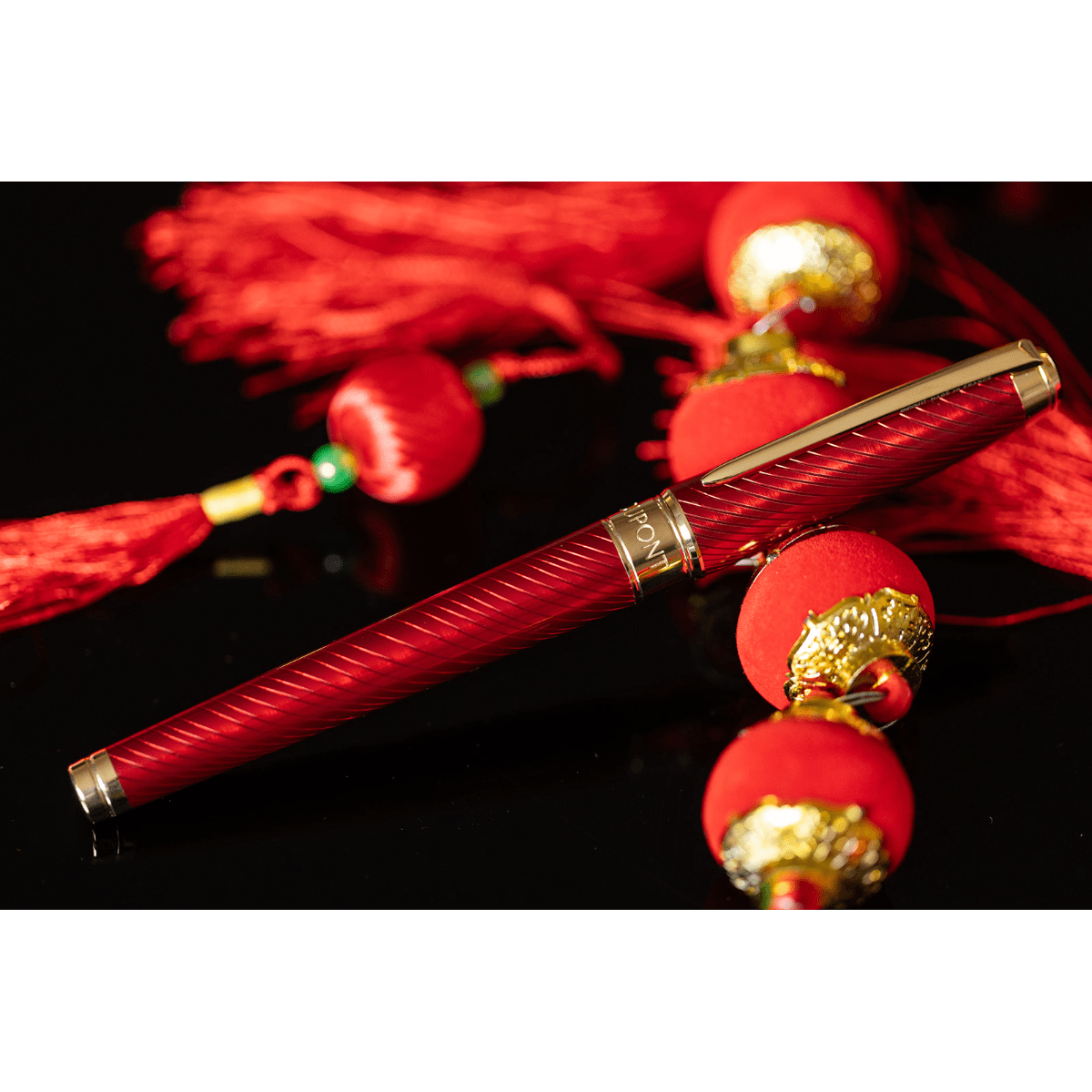 S T Dupont Line D Fountain Pen - Eternity - Mane Guilloche Red - Gold Trim (Large) - Pen Boutique Ltd