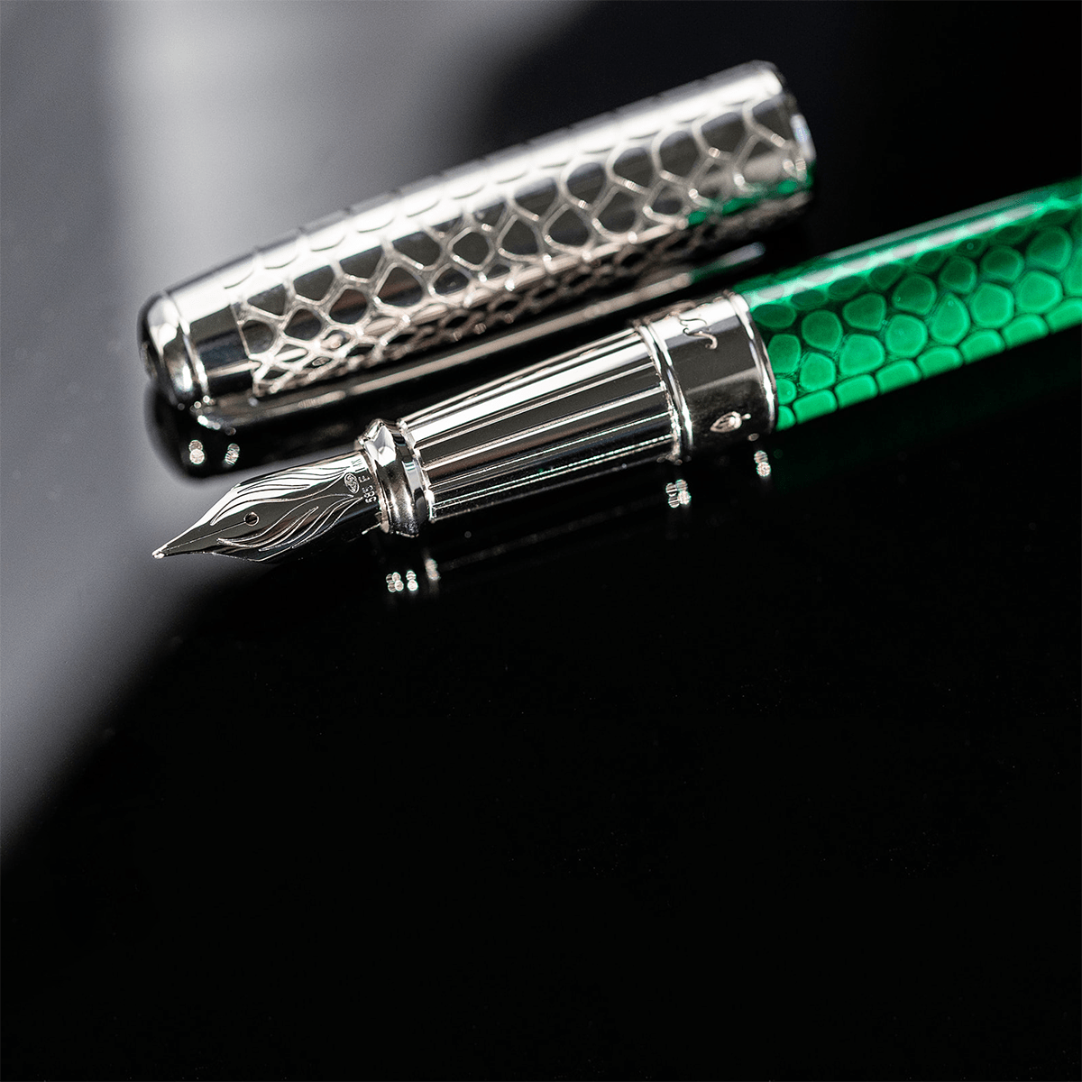 S T Dupont Line D Fountain Pen - Wild Eternity - Green Snake Skin (Large) - Pen Boutique Ltd