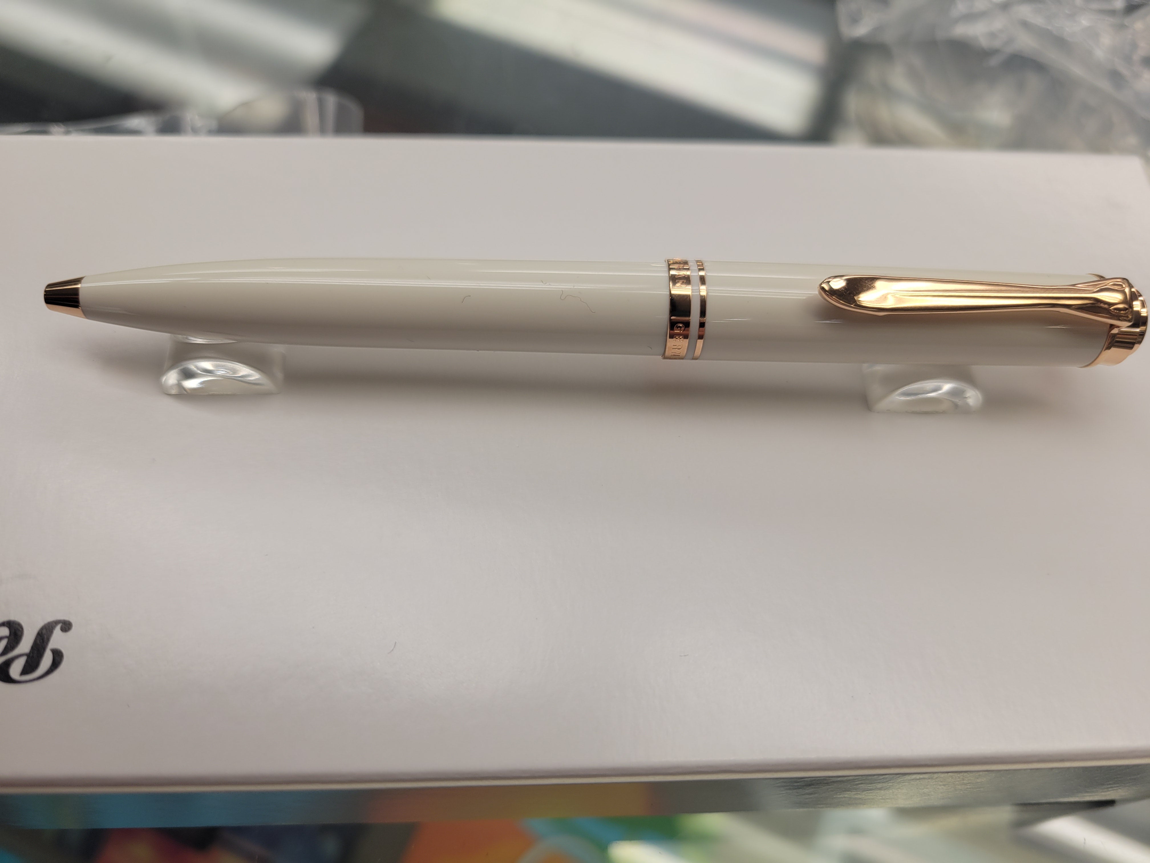 Pelikan Souveran Ballpoint Pen - K600 White - Rose Gold Trim (Special Edition) - Pen Boutique Ltd