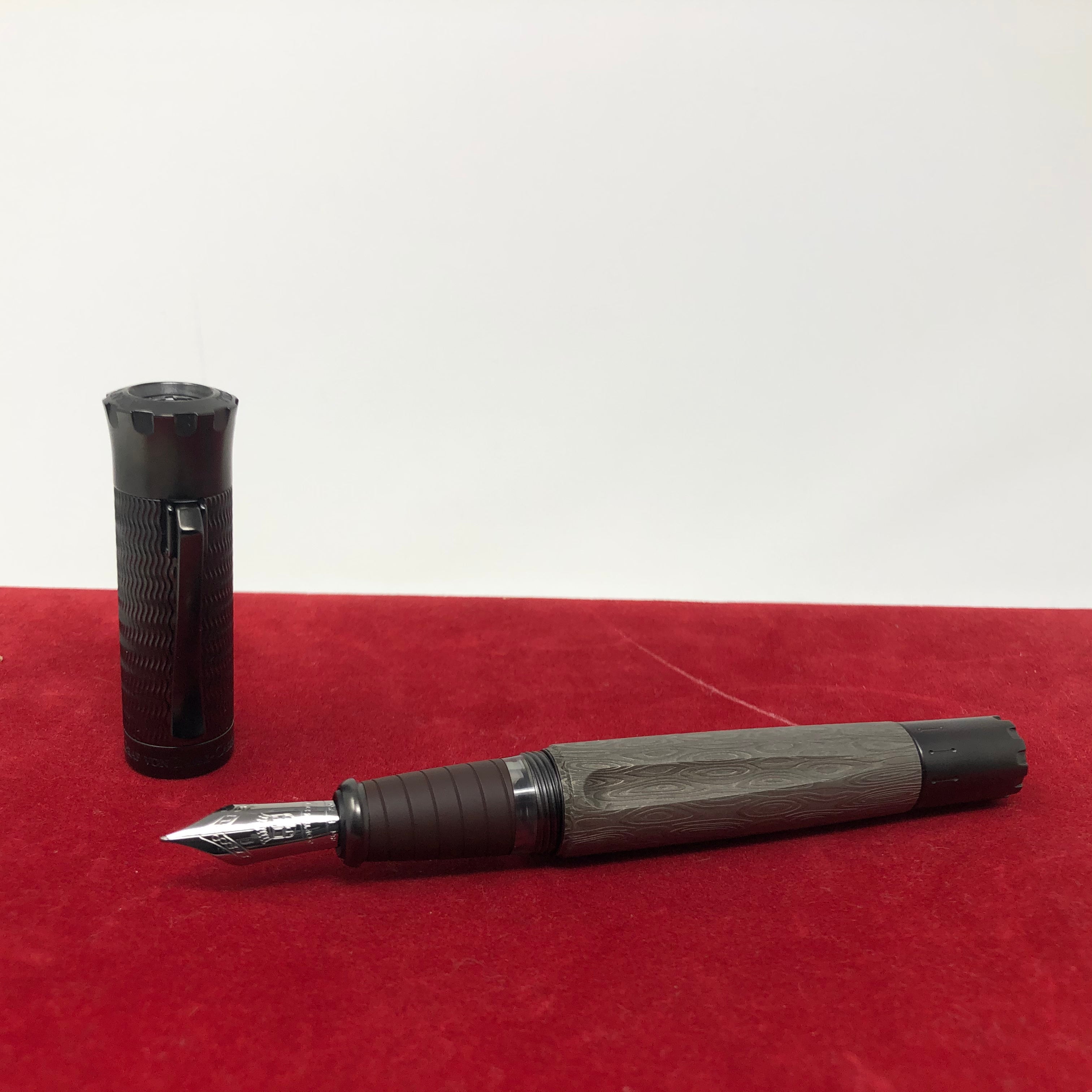 Graf von Faber - Castell Pen of the Year 2021 Fountain Pen - Knights - Pen Boutique Ltd