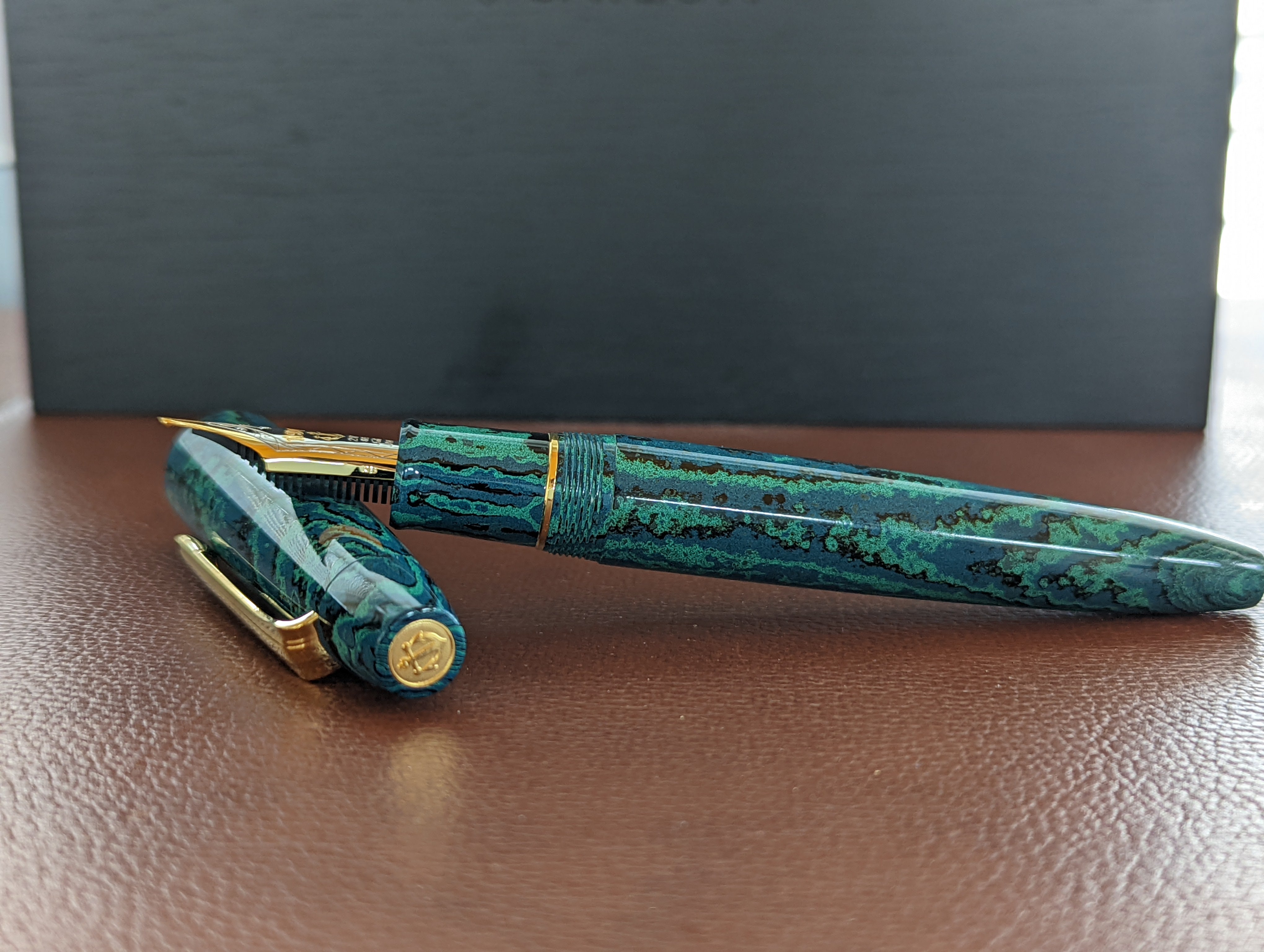 Sailor Fountain Pen - Naginata Togi - Green Echo ( RYOKKYO ) - Gold Trim - Bespoke Dealer Exclusive - Pen Boutique Ltd
