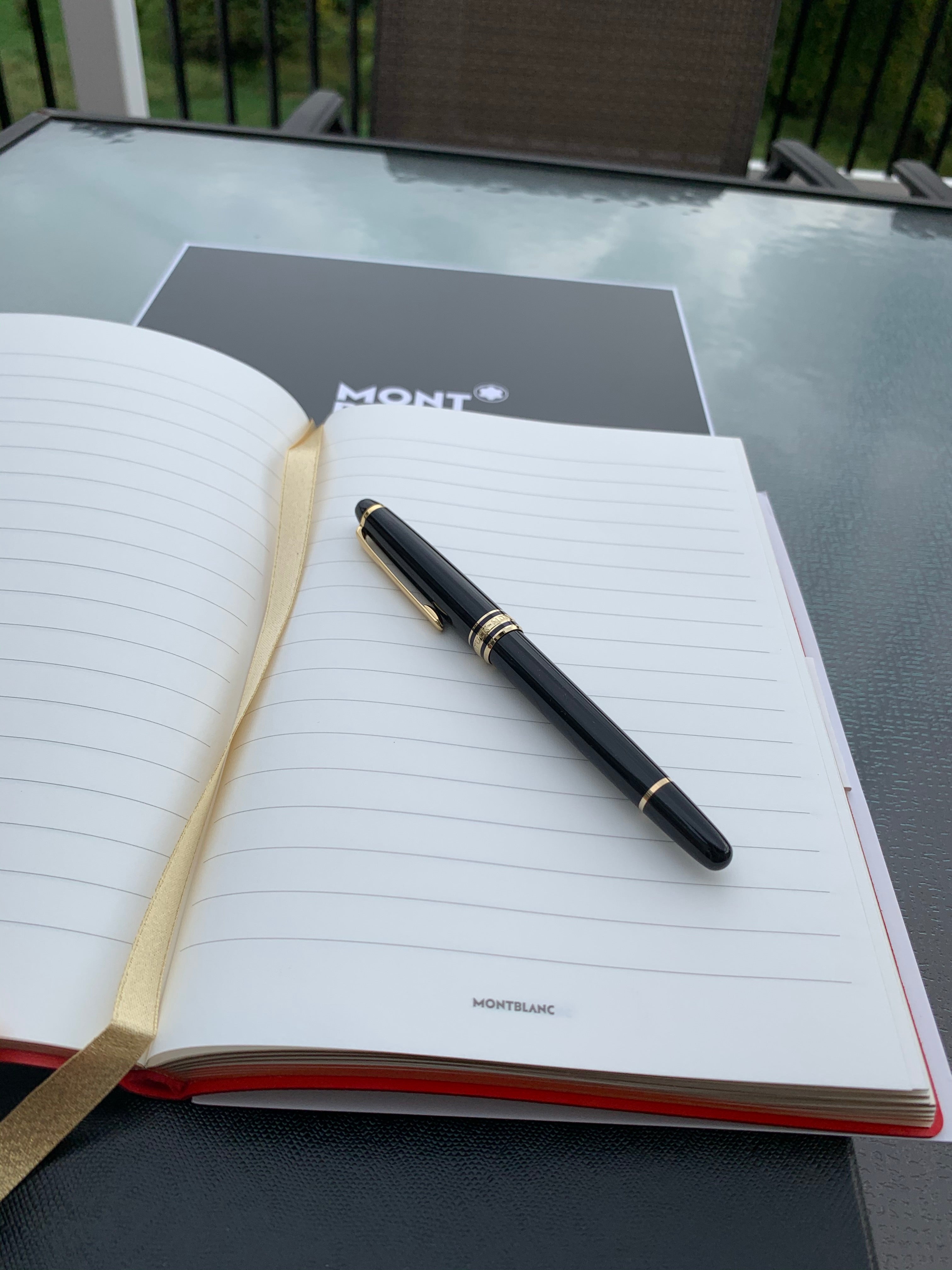 Montblanc Meisterstuck Gift Set (Rollerball 164 gold trim & 146 Notebook) - Pen Boutique Ltd