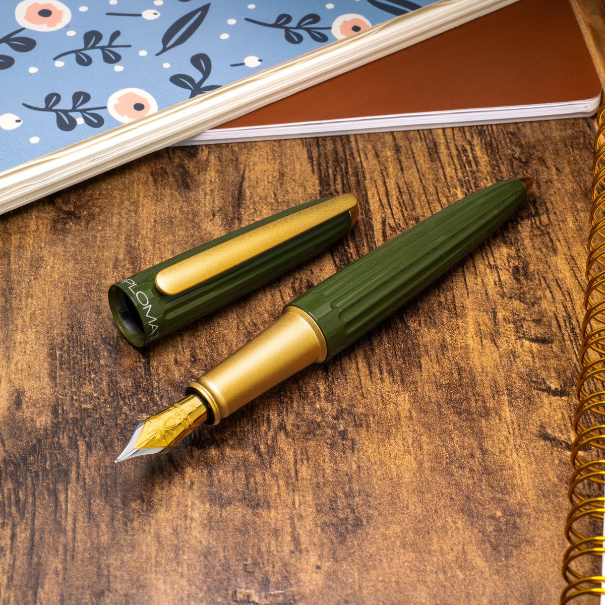 Diplomat Aero Fountain Pen - Olive Drab (Pen Boutique Exclusive) - Pen Boutique Ltd