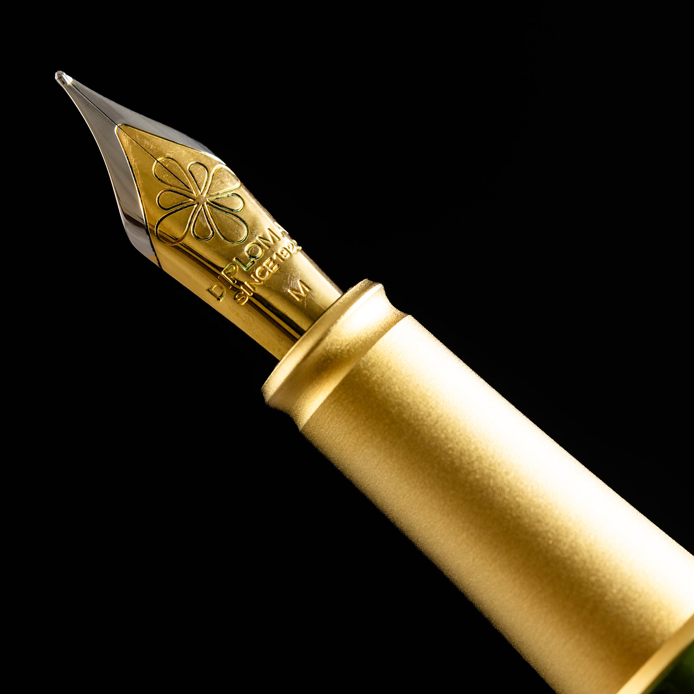 Diplomat Aero Fountain Pen - Olive Drab (Pen Boutique Exclusive) - Pen Boutique Ltd