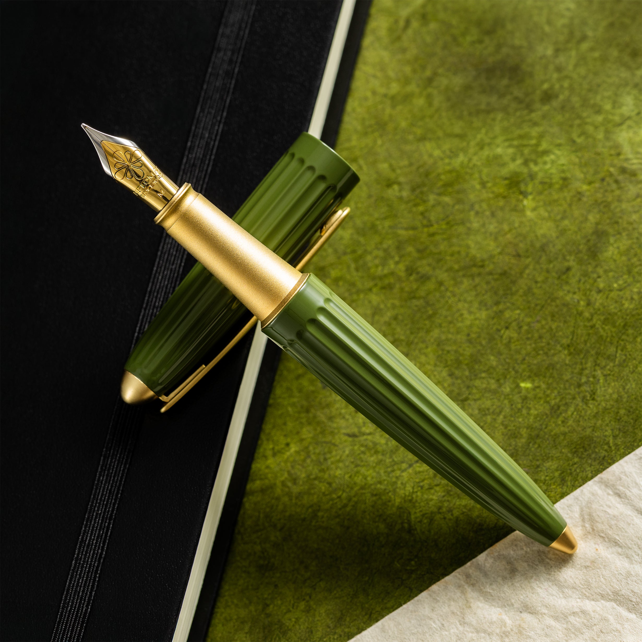 Diplomat Aero Fountain Pen - Olive Drab (Pen Boutique Exclusive) - Pen Boutique Ltd