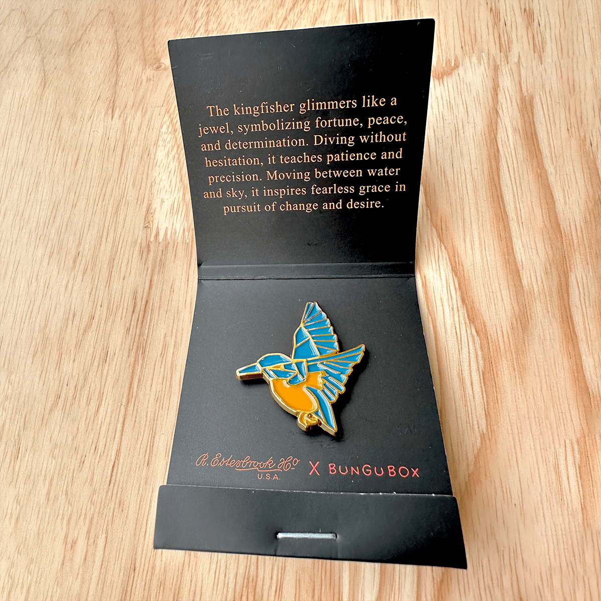 Esterbrook x BUNGUBOX Lapel Pin - The Kachofugetsu Kingfisher - Pen Boutique Ltd