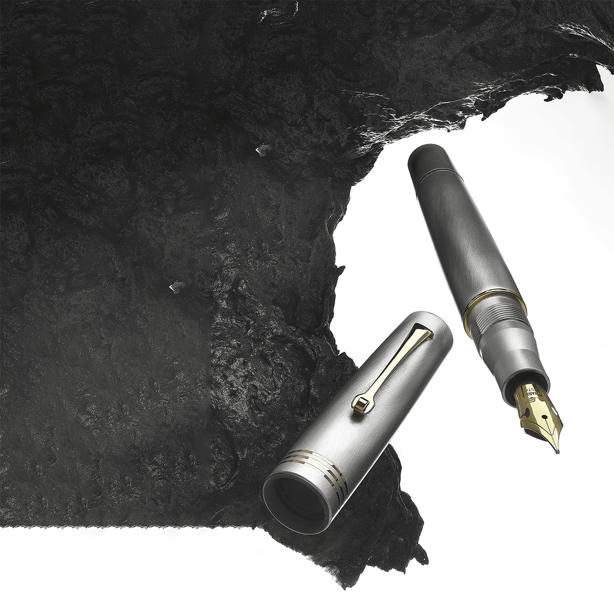 Leonardo Momento Zero Fountain Pen - Alumina - Gold Trim (Limited Edition) - Pen Boutique Ltd