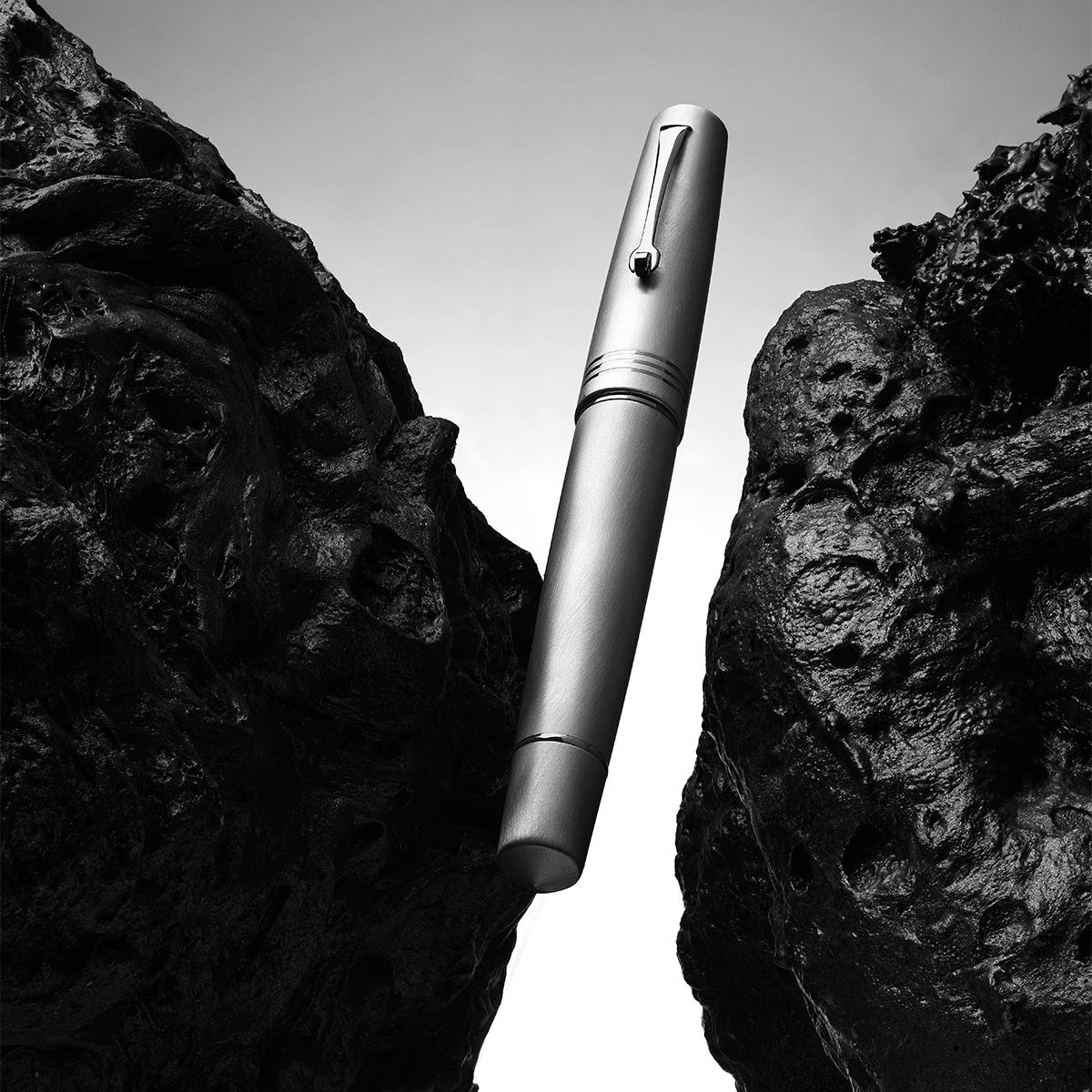 Leonardo Momento Zero Fountain Pen - Alumina - Gold Trim (Limited Edition) - Pen Boutique Ltd