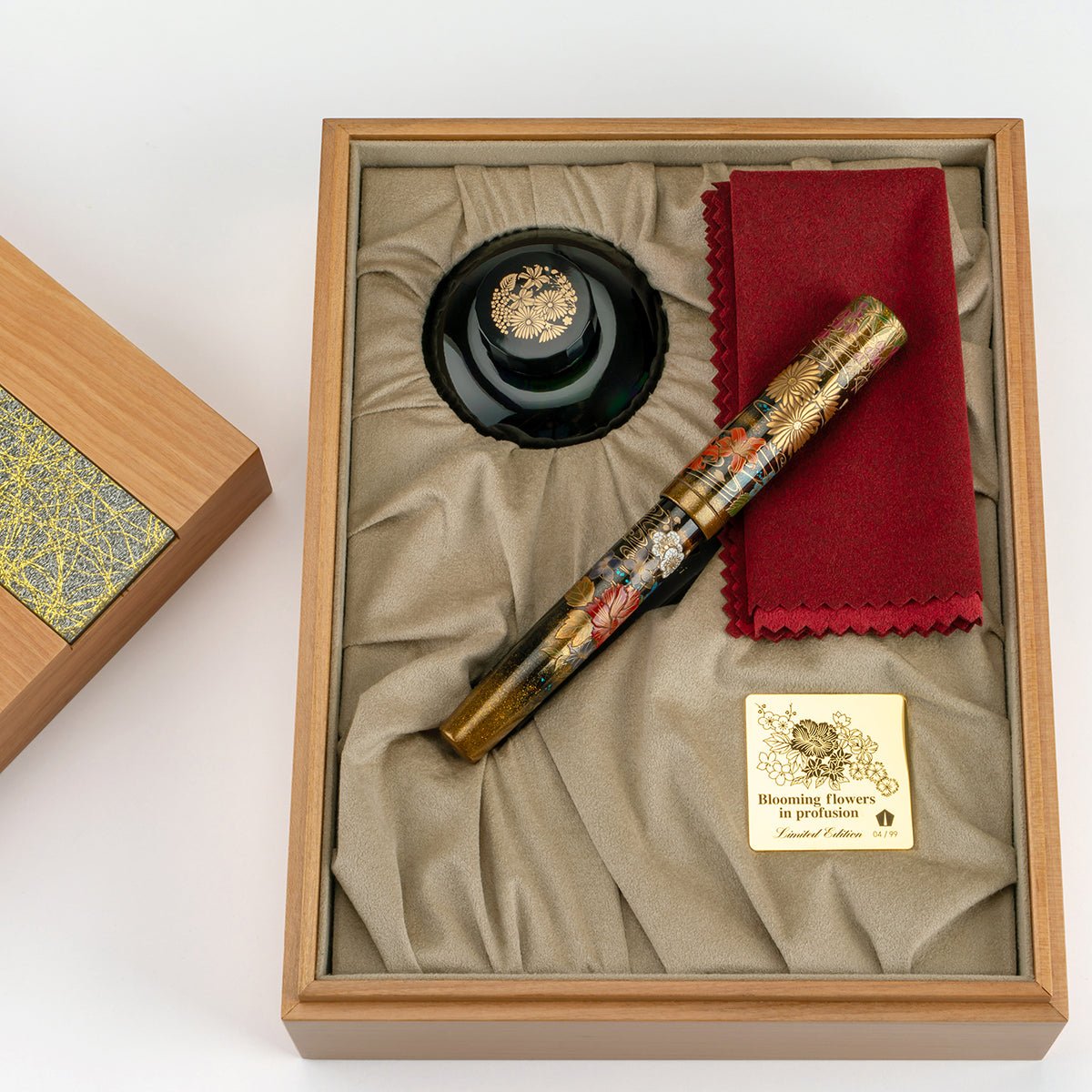 Namiki Emperor Fountain Pen - Blooming Flowers in Profusion (Limited Edition) - Pen Boutique Ltd
