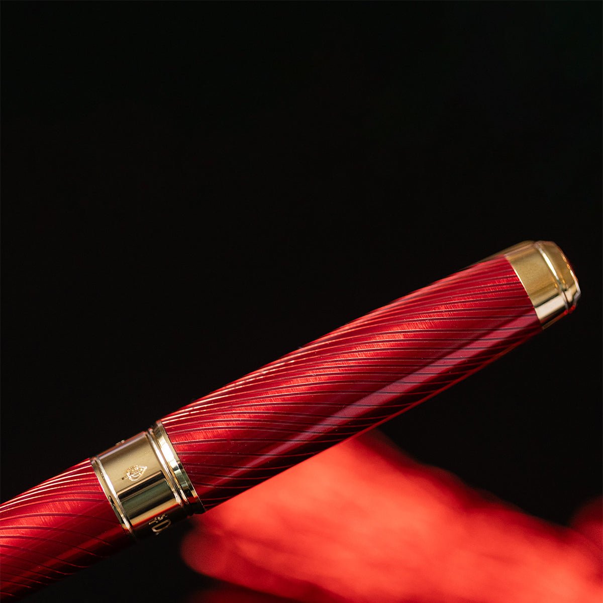 S T Dupont Line D Fountain Pen - Eternity - Mane Guilloche Red - Gold Trim (Large) - Pen Boutique Ltd