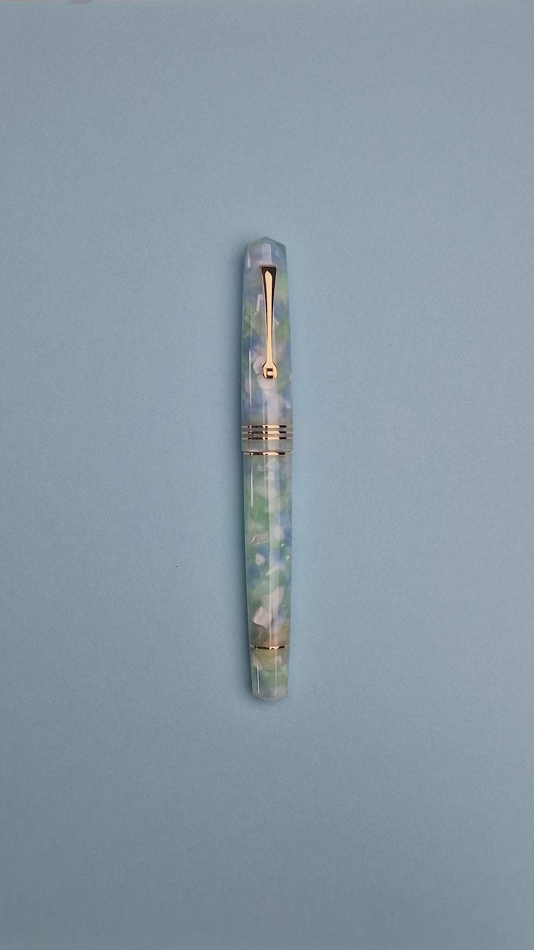 Leonardo Momento Zero Fountain Pen - Artica - Gold Trim Video Demo
