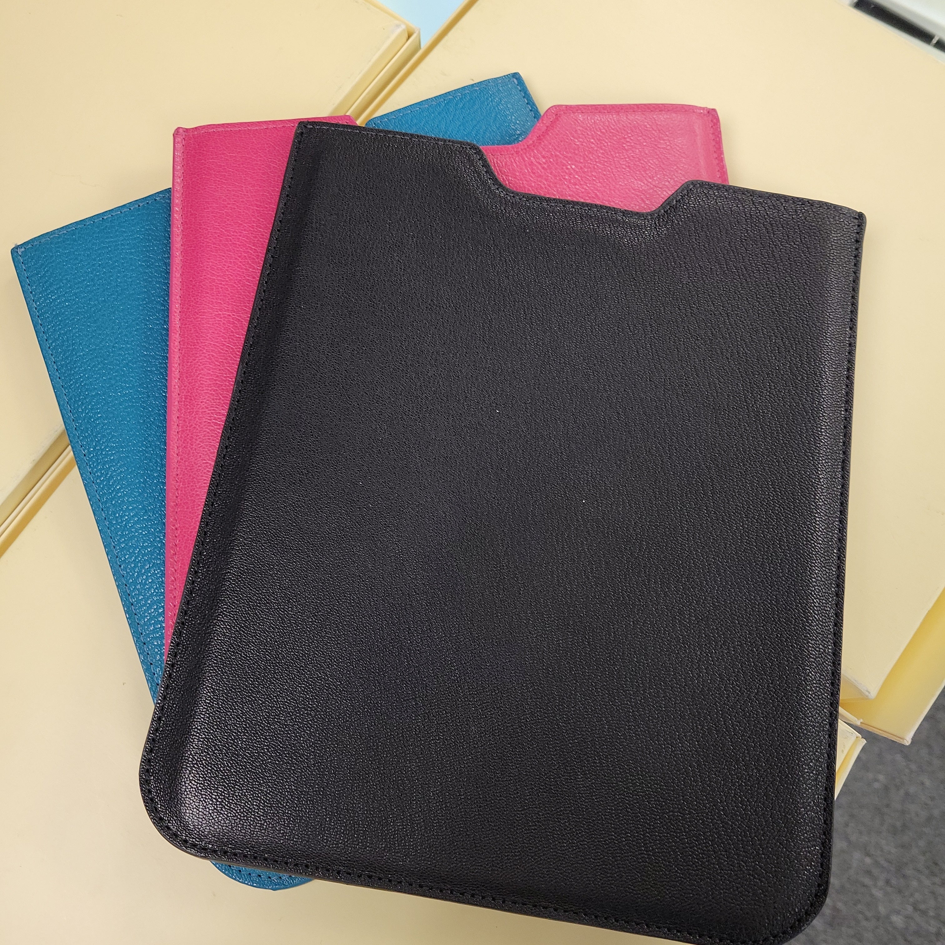 (Outlet) Graphic Image iPad Leather Sleeve - Pen Boutique Ltd