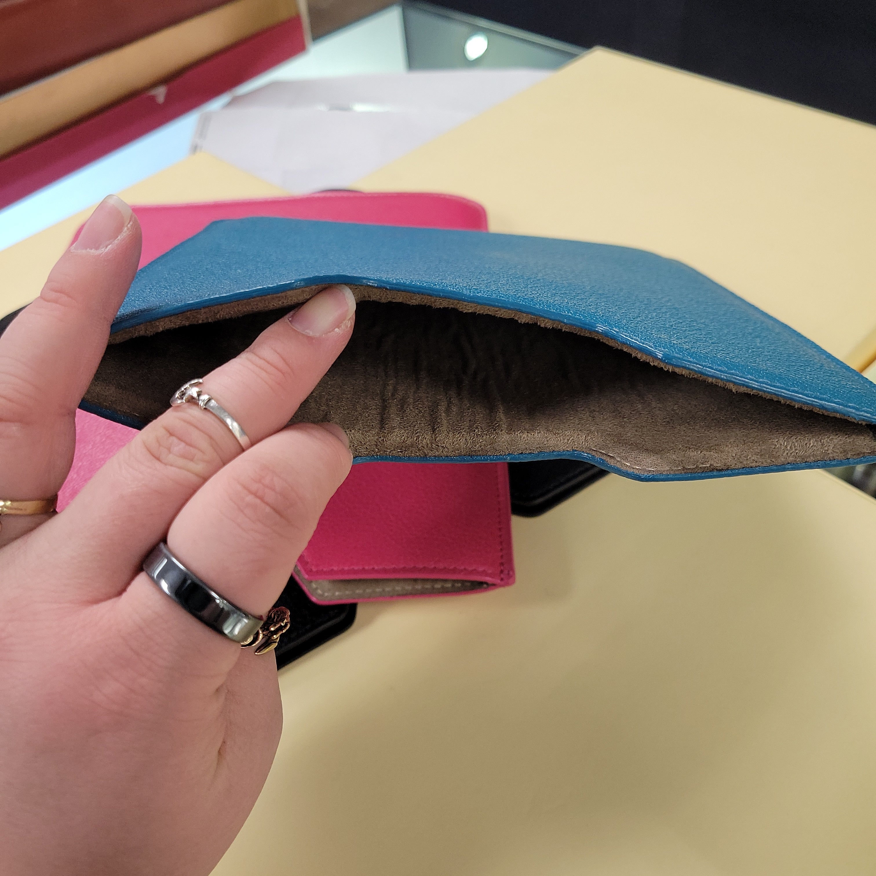 (Outlet) Graphic Image iPad Leather Sleeve - Pen Boutique Ltd