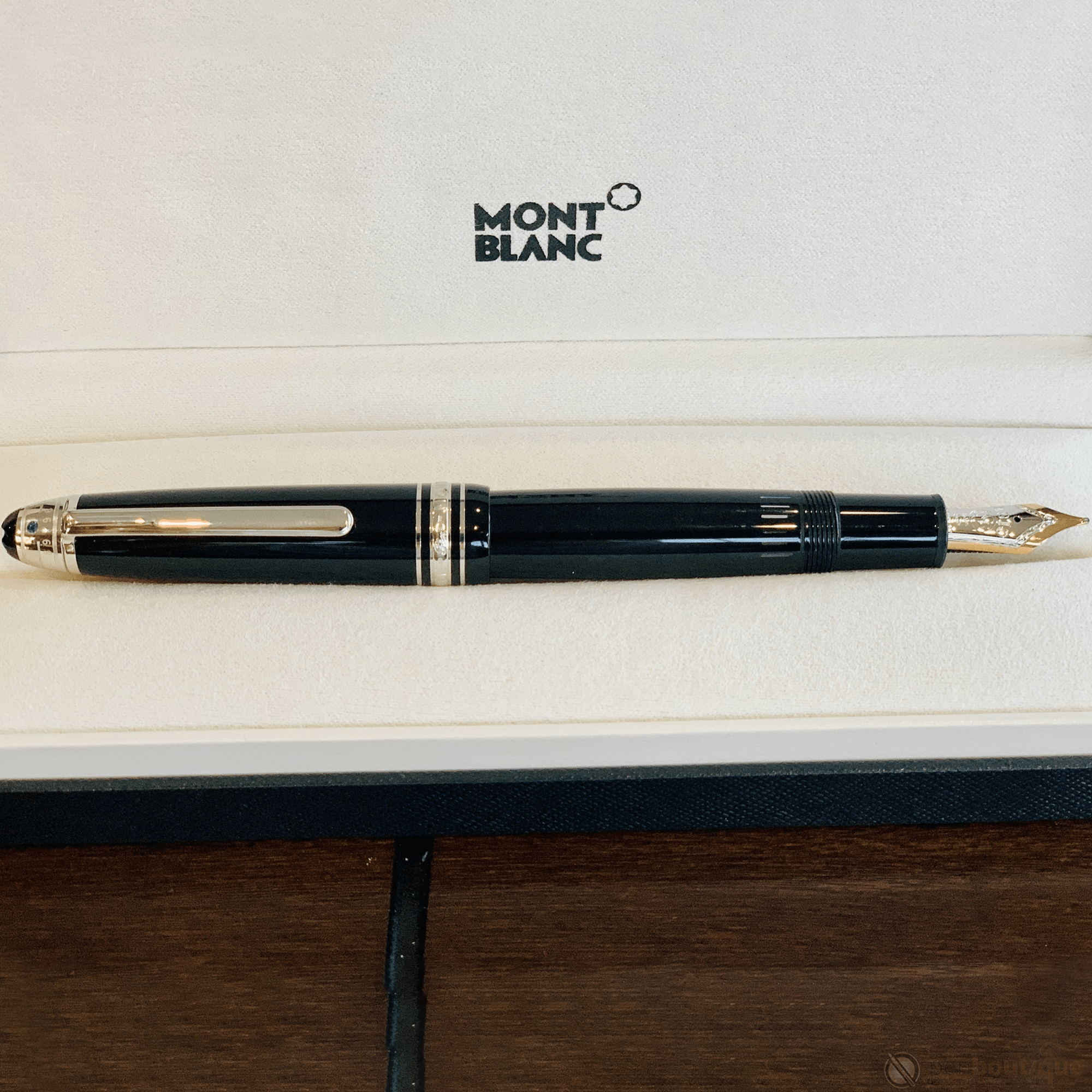 Montblanc Meisterstück Fountain Pen - UNICEF - Platinum Trim - Legrand - Pen Boutique Ltd