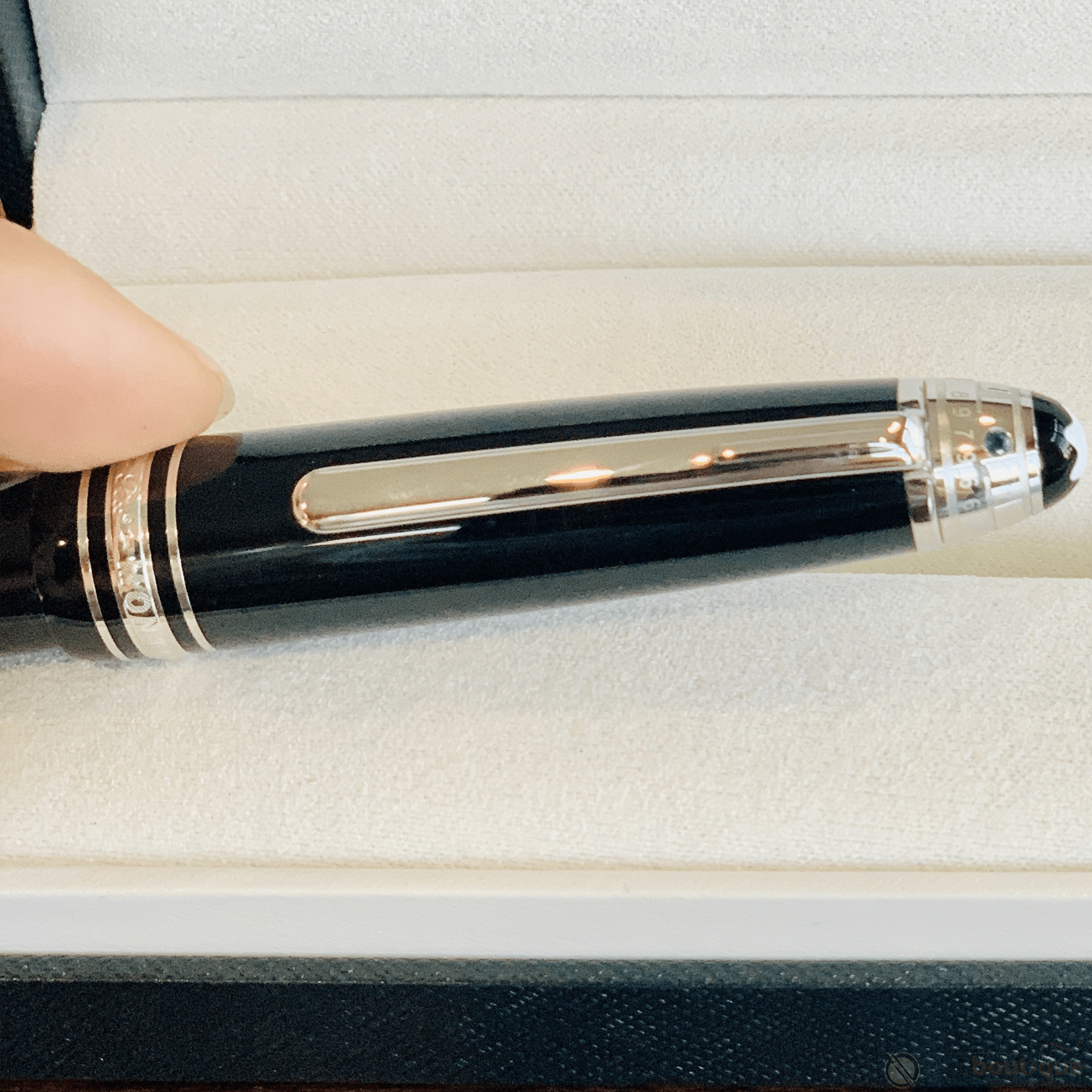 Montblanc Meisterstück Fountain Pen - UNICEF - Platinum Trim - Legrand - Pen Boutique Ltd