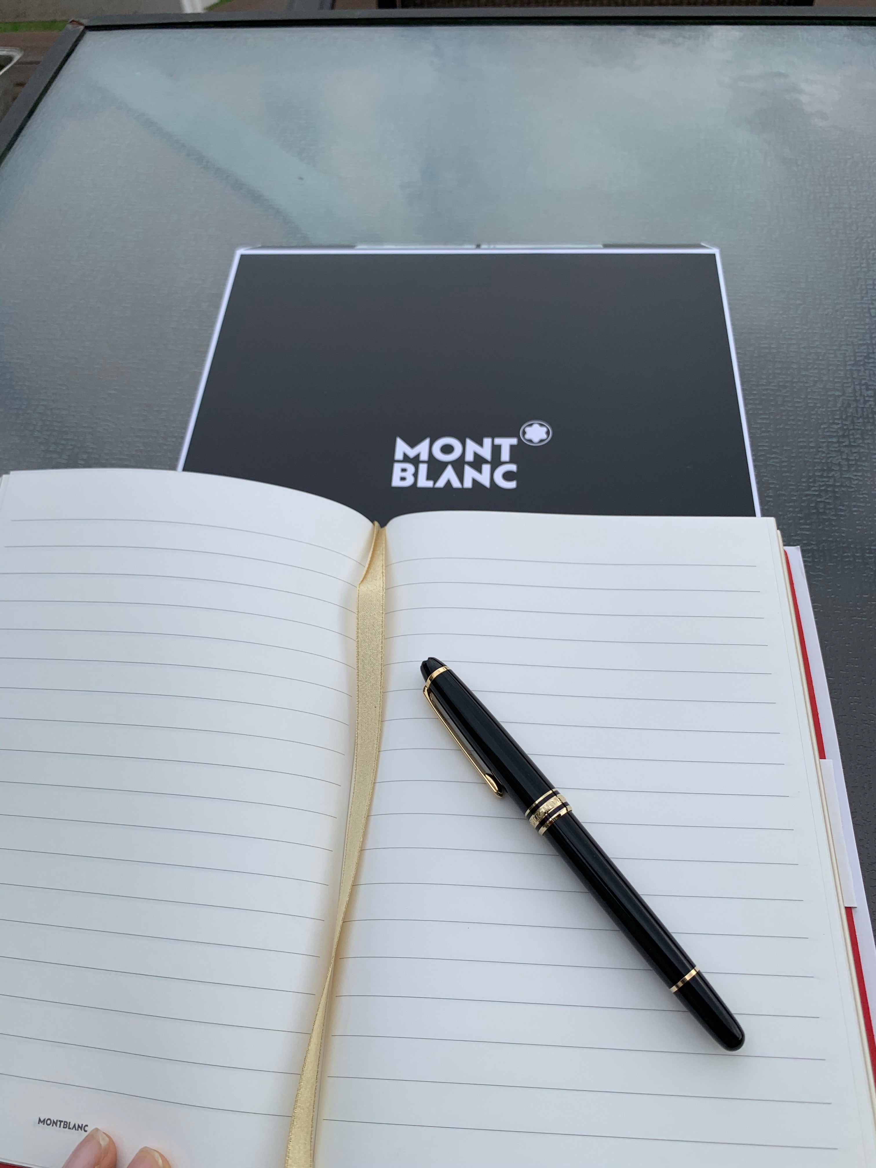 Montblanc Meisterstuck Gift Set (Rollerball 164 gold trim & 146 Notebook) - Pen Boutique Ltd