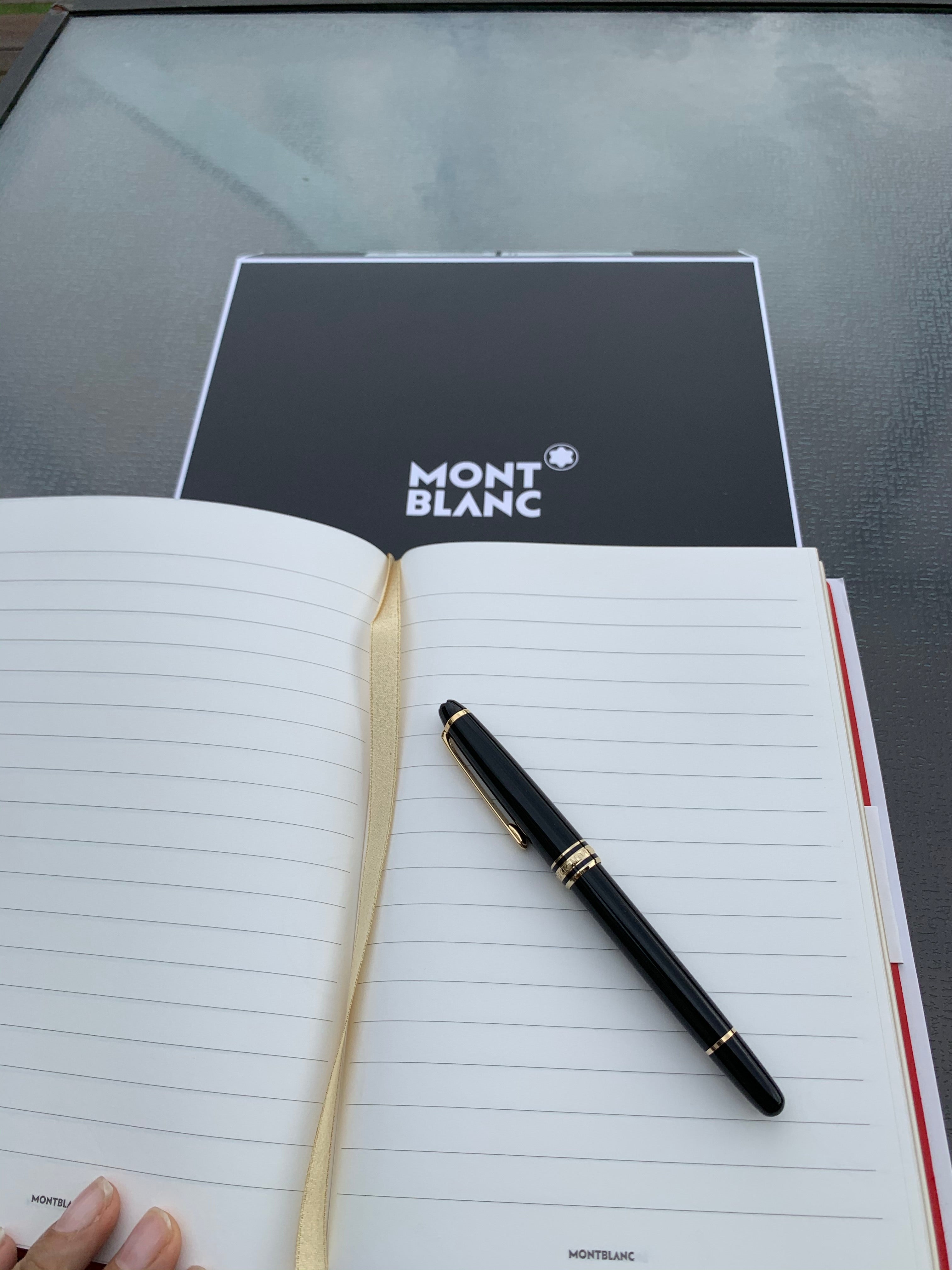 Montblanc Meisterstuck Gift Set (Rollerball 164 gold trim & 146 Notebook) - Pen Boutique Ltd